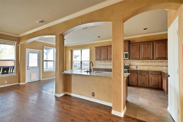 2852 England Parkway, Grand Prairie, TX 75054