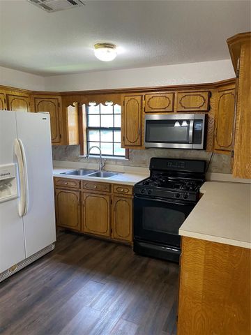 1802 N Avenue Q, Freeport, TX 77541