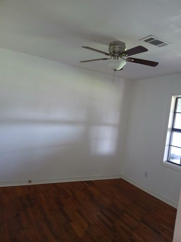 1802 N Avenue Q, Freeport, TX 77541