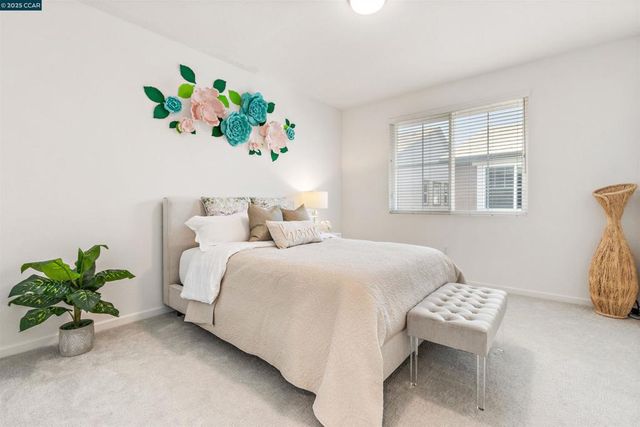 28 Springbrook Ln, Pittsburg, CA 94565