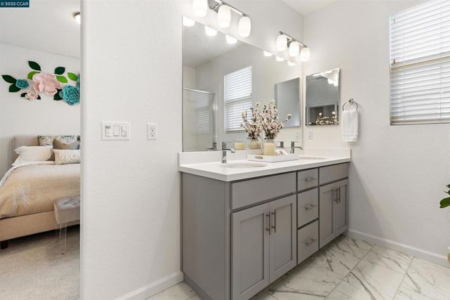 28 Springbrook Ln, Pittsburg, CA 94565