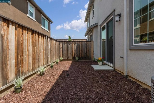 28 Springbrook Ln, Pittsburg, CA 94565