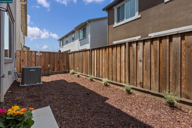 28 Springbrook Ln, Pittsburg, CA 94565