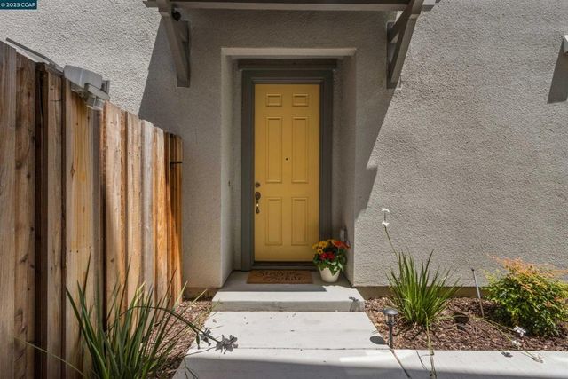 28 Springbrook Ln, Pittsburg, CA 94565