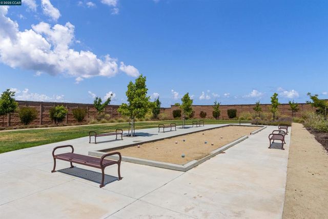 28 Springbrook Ln, Pittsburg, CA 94565