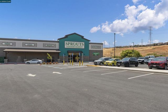 28 Springbrook Ln, Pittsburg, CA 94565