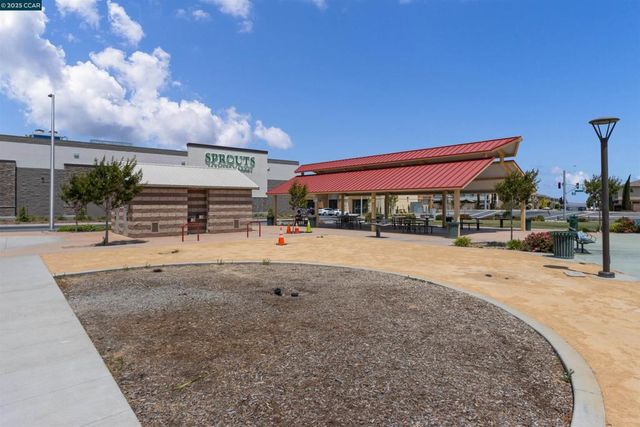 28 Springbrook Ln, Pittsburg, CA 94565