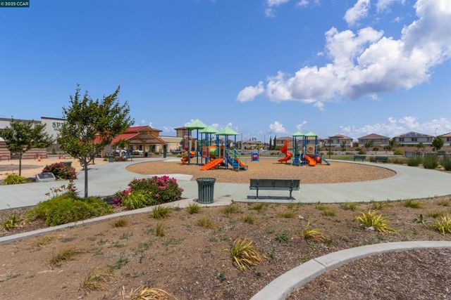 28 Springbrook Ln, Pittsburg, CA 94565