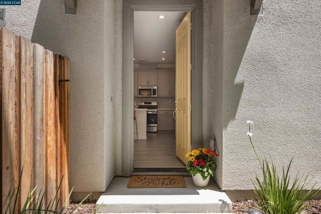 28 Springbrook Ln, Pittsburg, CA 94565