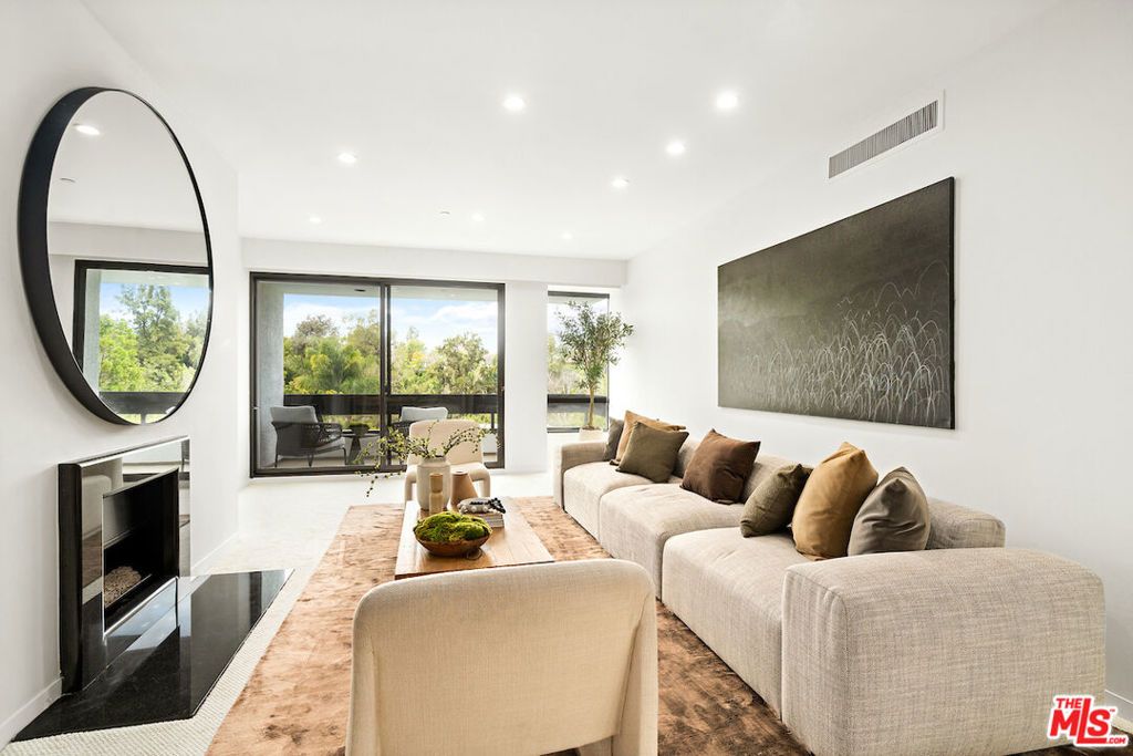 Image 10 of property listing at 10551 Wilshire Boulevard 503, Los Angeles, CA 90024