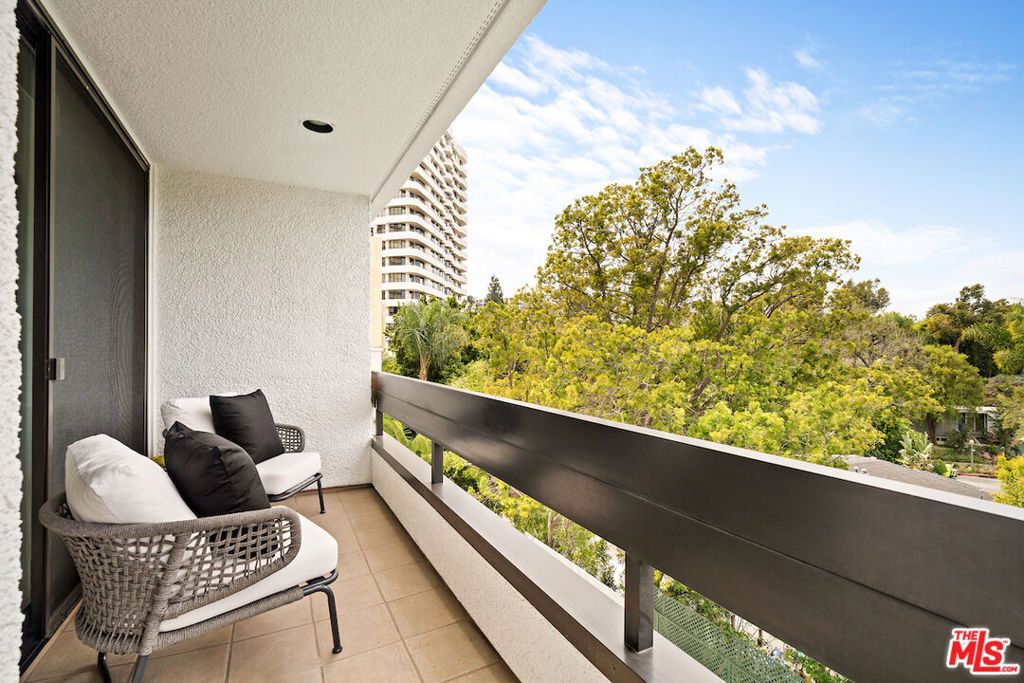 Image 12 of property listing at 10551 Wilshire Boulevard 503, Los Angeles, CA 90024