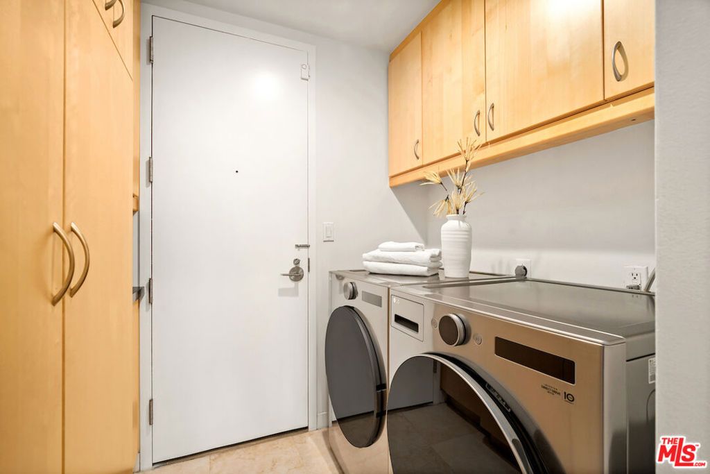 Image 19 of property listing at 10551 Wilshire Boulevard 503, Los Angeles, CA 90024