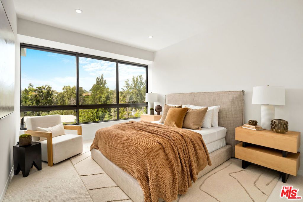 Image 22 of property listing at 10551 Wilshire Boulevard 503, Los Angeles, CA 90024