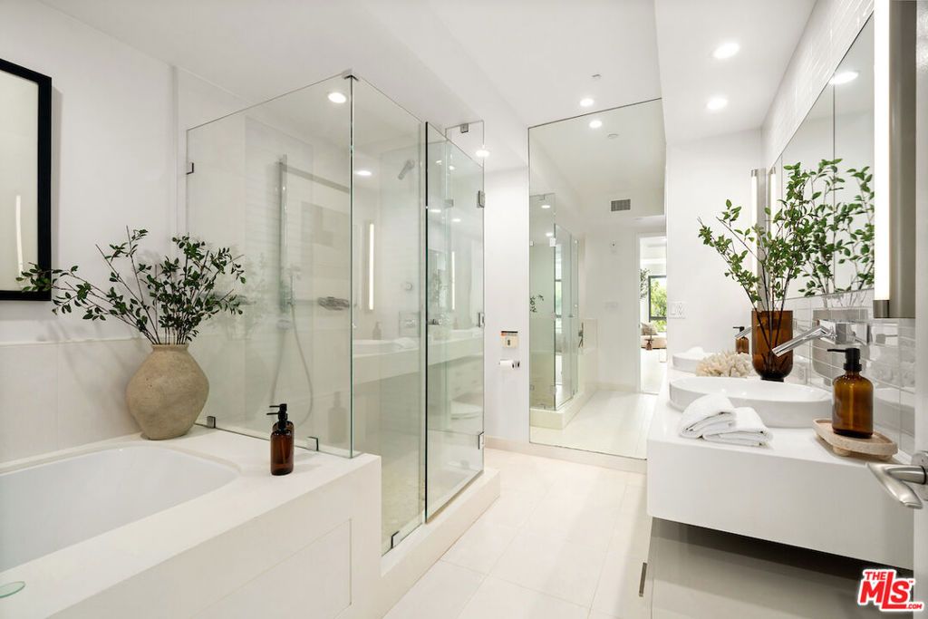 Image 28 of property listing at 10551 Wilshire Boulevard 503, Los Angeles, CA 90024