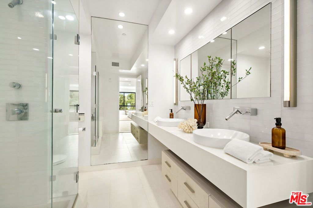 Image 29 of property listing at 10551 Wilshire Boulevard 503, Los Angeles, CA 90024