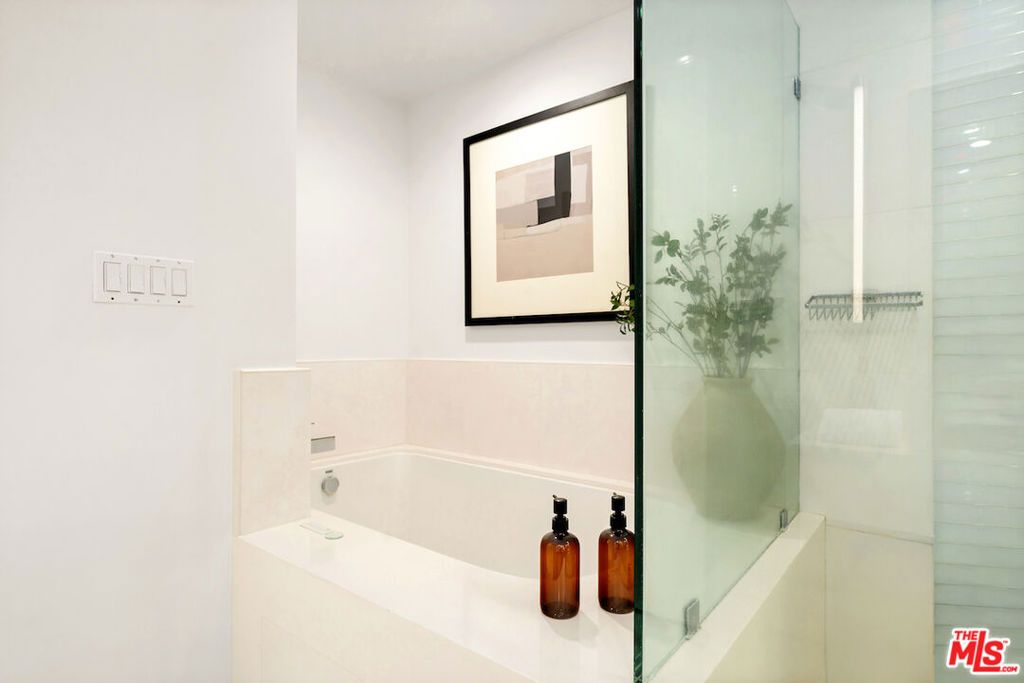 Image 30 of property listing at 10551 Wilshire Boulevard 503, Los Angeles, CA 90024