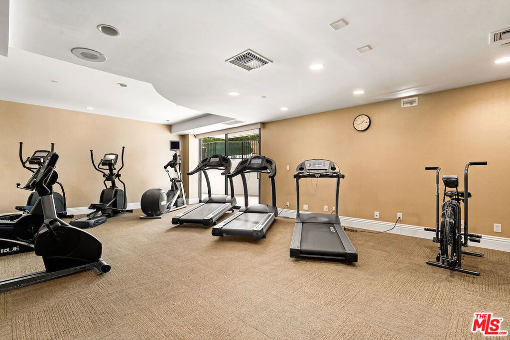Image 33 of property listing at 10551 Wilshire Boulevard 503, Los Angeles, CA 90024
