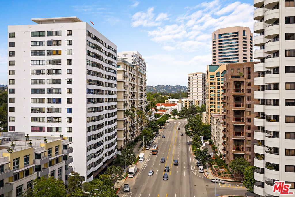 Image 3 of property listing at 10551 Wilshire Boulevard 503, Los Angeles, CA 90024