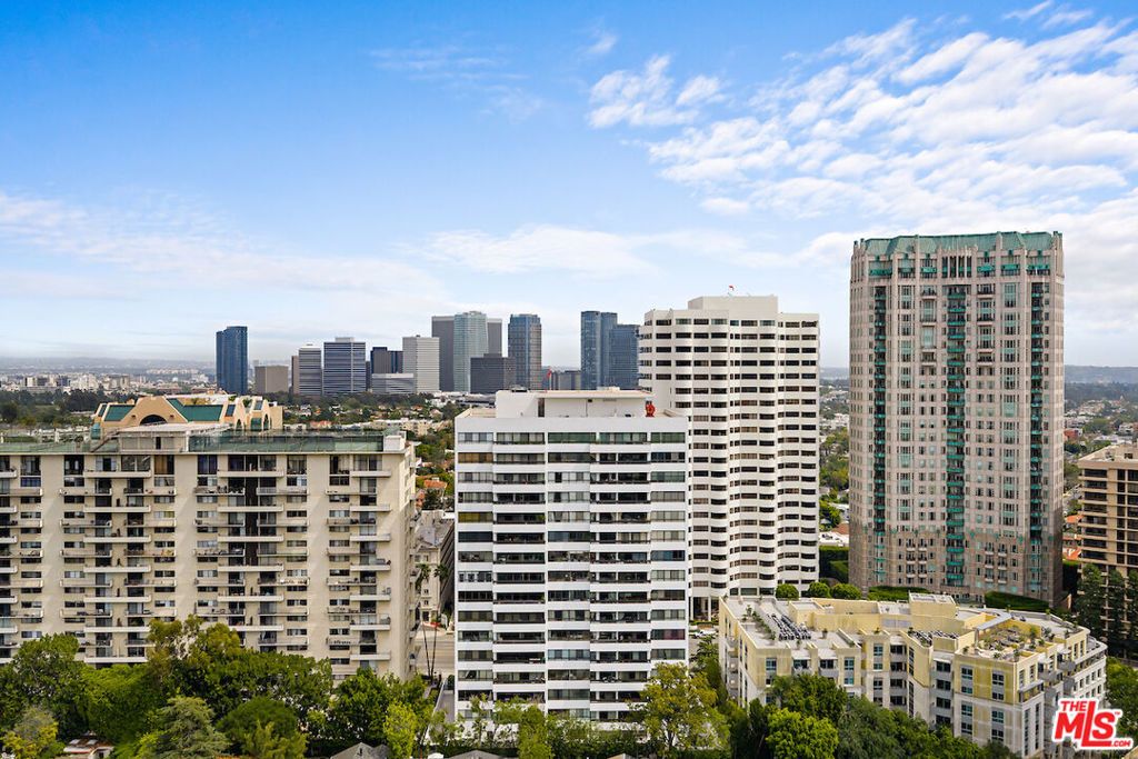 Image 4 of property listing at 10551 Wilshire Boulevard 503, Los Angeles, CA 90024