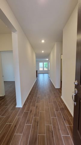 4833 Teverola DR, Round Rock, TX 78665