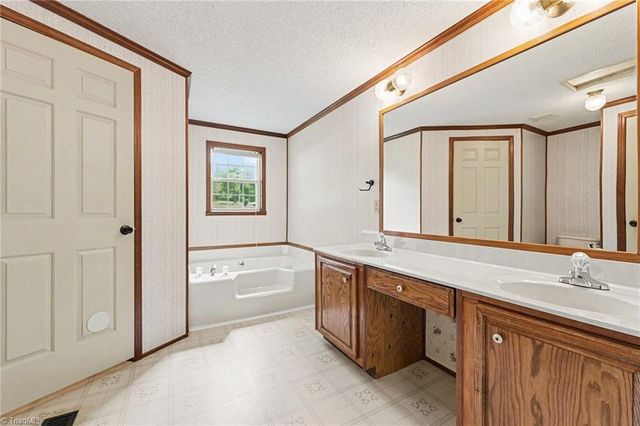 194 W 3rd Street, Denton, NC 27239