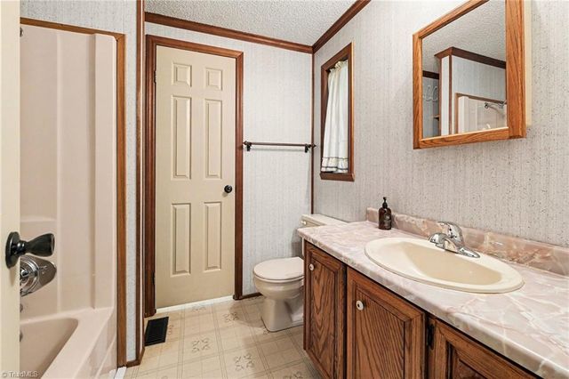 194 W 3rd Street, Denton, NC 27239