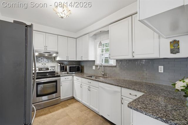 1998 Columbia Road, Berkley, MI 48072