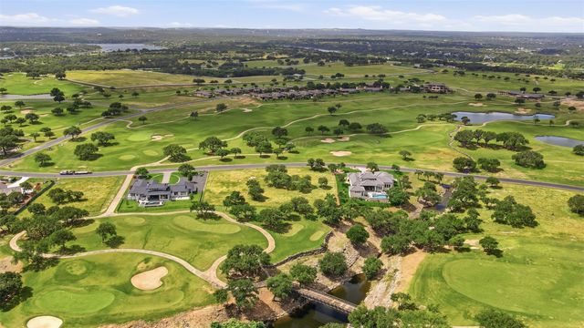 25316 Cliff XING, Spicewood, TX 78669