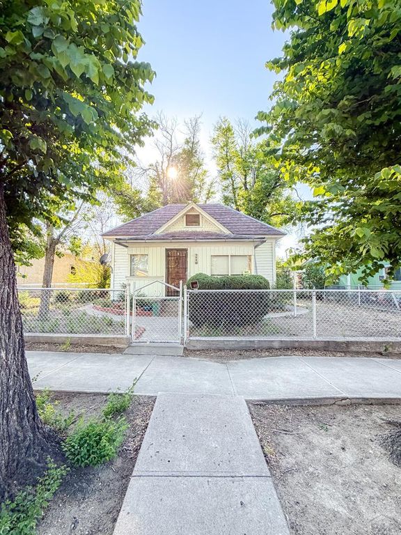 208 Lewis Ave, La Junta, CO 81050