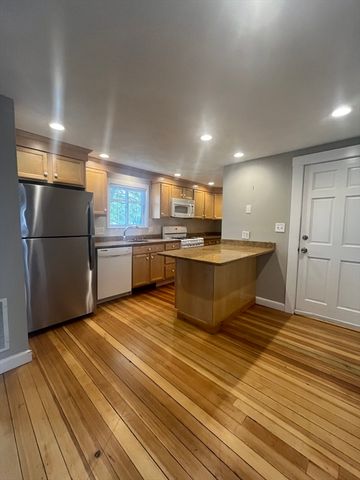 334 Lincoln Ave 1, Saugus, MA 01906