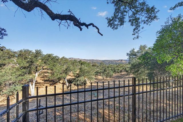 41393 Roaring River Way, Coarsegold, CA 93614