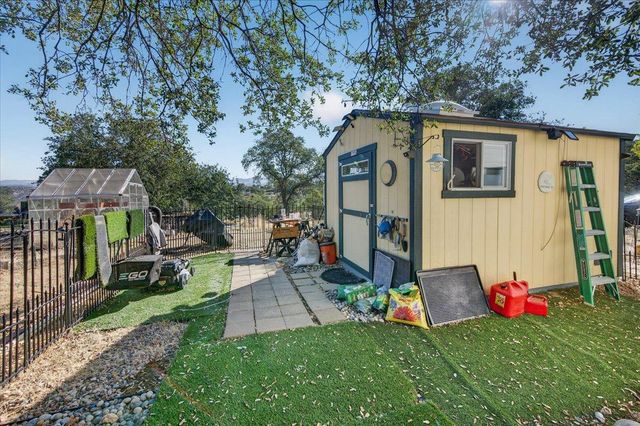 41393 Roaring River Way, Coarsegold, CA 93614