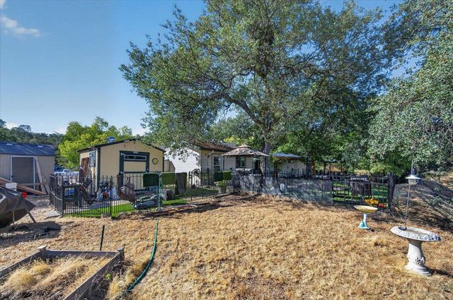 41393 Roaring River Way, Coarsegold, CA 93614