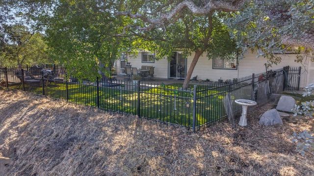 41393 Roaring River Way, Coarsegold, CA 93614