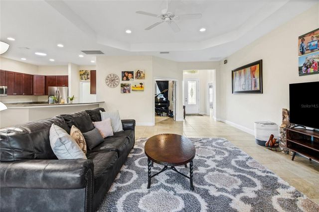 10033 LAKE MIONA WAY, Oxford, FL 34484