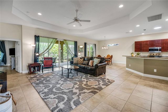 10033 LAKE MIONA WAY, Oxford, FL 34484