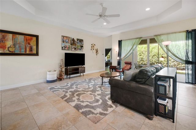 10033 LAKE MIONA WAY, Oxford, FL 34484