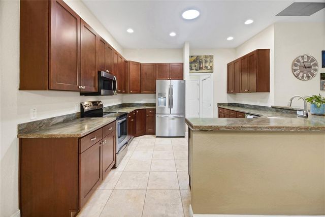 10033 LAKE MIONA WAY, Oxford, FL 34484