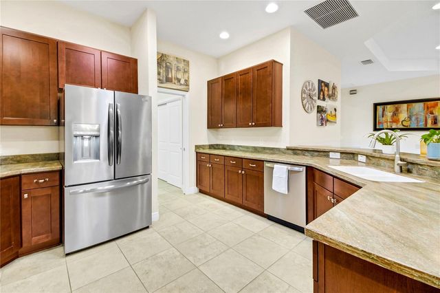 10033 LAKE MIONA WAY, Oxford, FL 34484