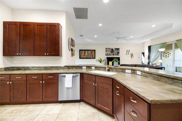 10033 LAKE MIONA WAY, Oxford, FL 34484