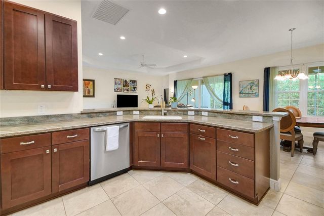 10033 LAKE MIONA WAY, Oxford, FL 34484