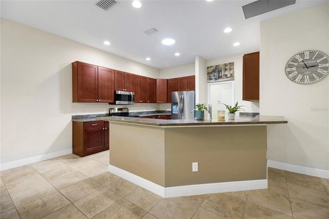 10033 LAKE MIONA WAY, Oxford, FL 34484