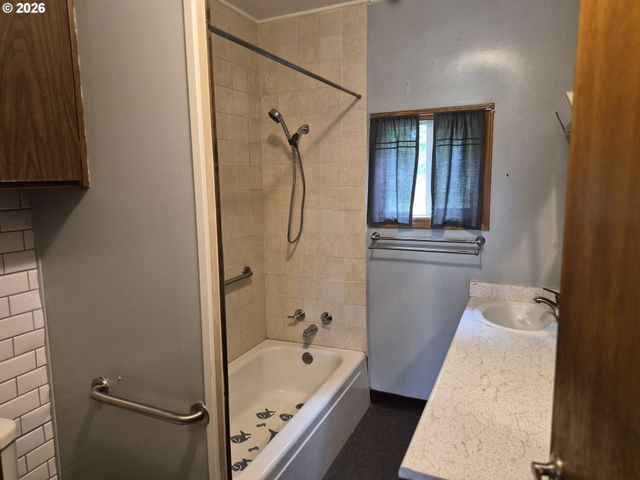 5659 Sw SPRING HILL Rd, Gaston, OR 97119