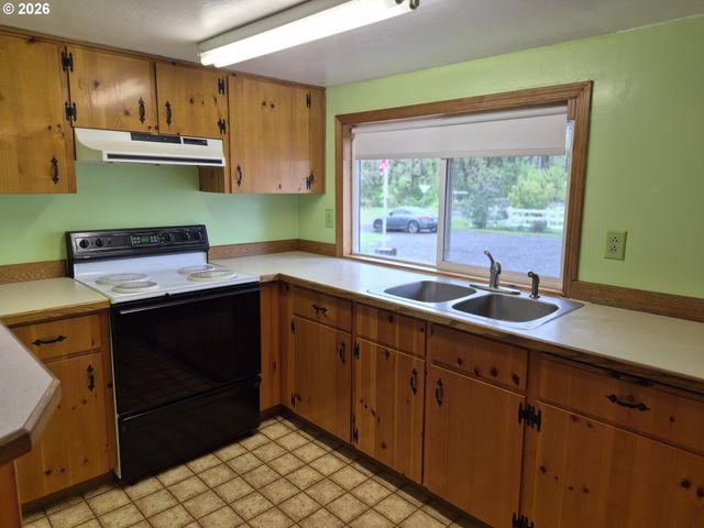 5659 Sw SPRING HILL Rd, Gaston, OR 97119
