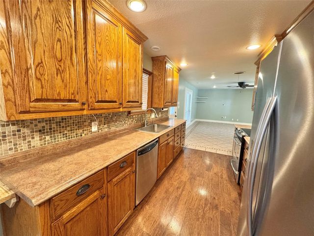 1905 Bridle Lane, Gainesville, TX 76240