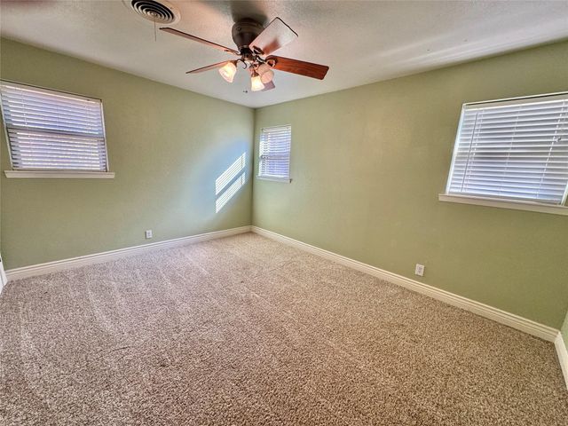 1905 Bridle Lane, Gainesville, TX 76240