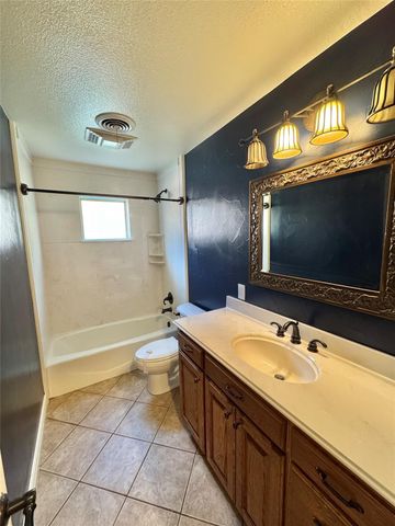 1905 Bridle Lane, Gainesville, TX 76240