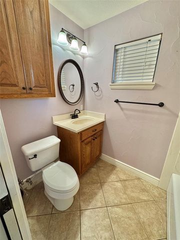 1905 Bridle Lane, Gainesville, TX 76240