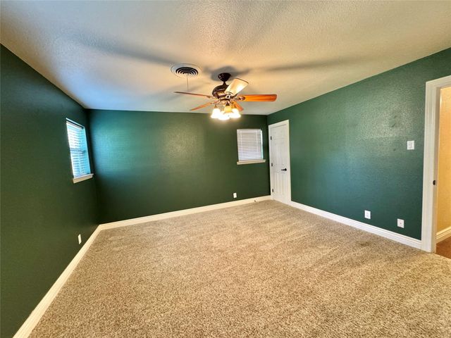 1905 Bridle Lane, Gainesville, TX 76240