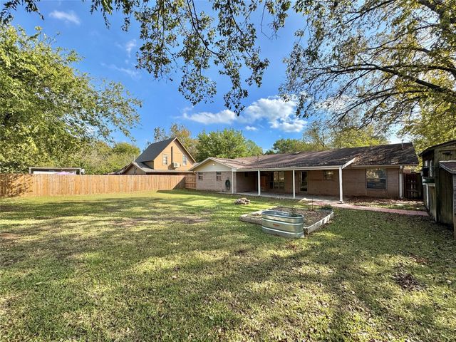 1905 Bridle Lane, Gainesville, TX 76240